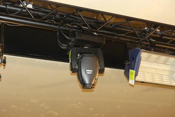 Showtec Moving Head Strahler Modell: Phantom Beam 20LED / Hinweis: ohne Traverse